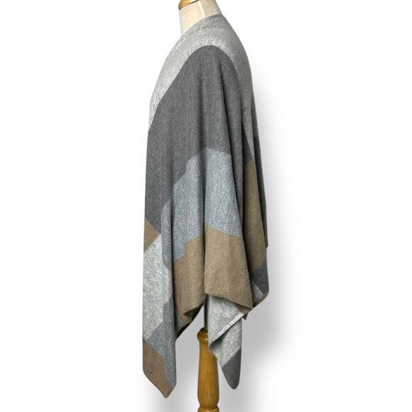 J. McLaughlin Color Block Wrap Poncho Shawl Gray Tan Angora Wool Blend Sz OS - Picture 3 of 7
